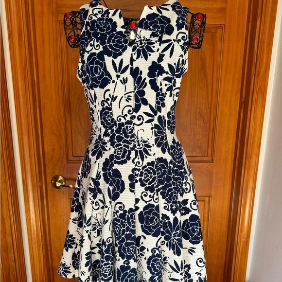 Danny & Nicole, Size - 8, Blue & Cream - Picture 1 of 5